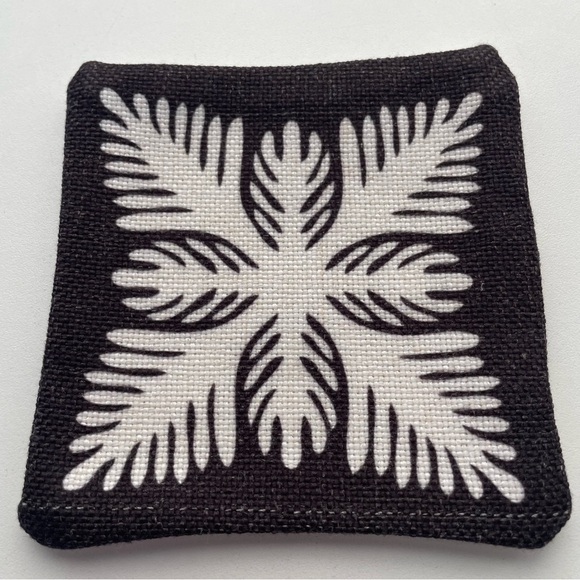 SOHA Living Fabric Coaster Seashells Set Black and White 5 PC Set - Picture 6 of 8